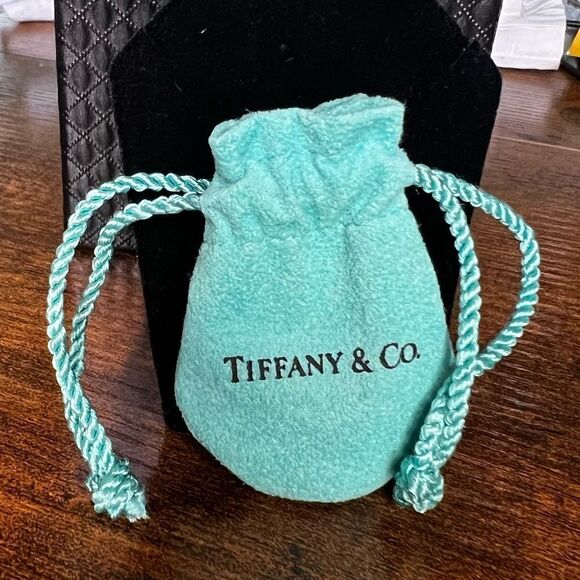 Tiffany & Co. Atlas cube necklace!!! - Picture 3 of 8